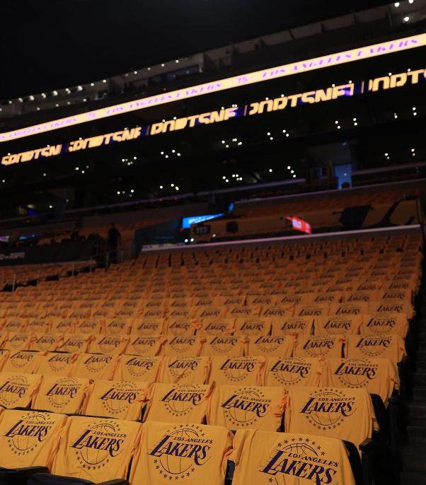 v体育app-【现场】洛城怪味德比：湖人困于死穴 快艇令人期待