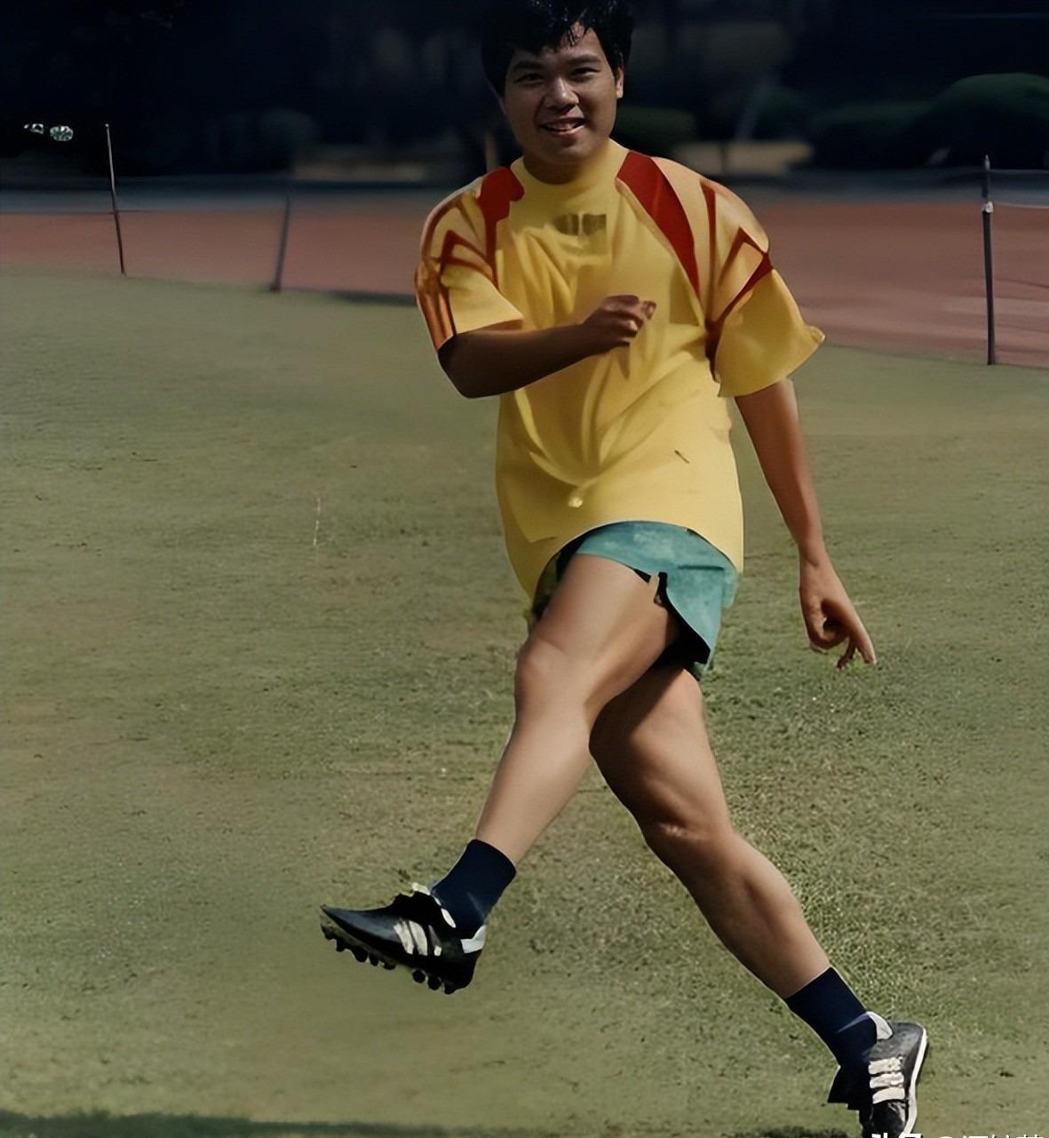 广东足球名宿，和容志行是好搭档，曾任职广东台，如今定居加拿大