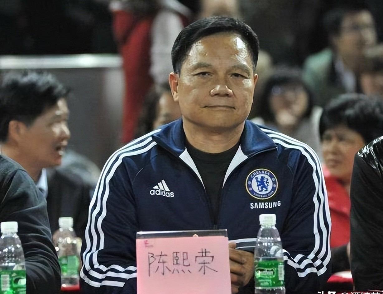 广东足球名宿，和容志行是好搭档，曾任职广东台，如今定居加拿大