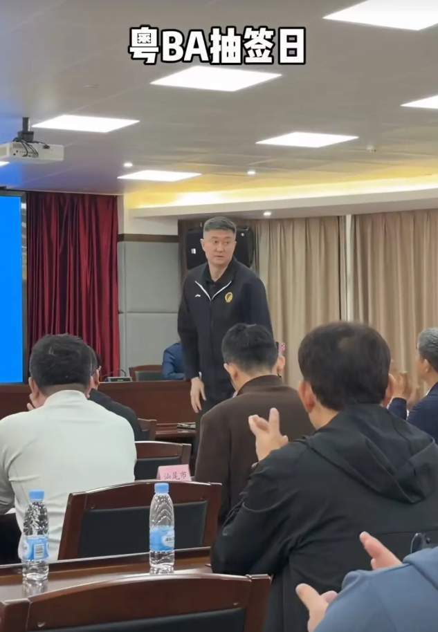 v体育网页版-不再执教广东男篮？杜锋发声，正式任命，新职务曝光，朱芳雨祝福