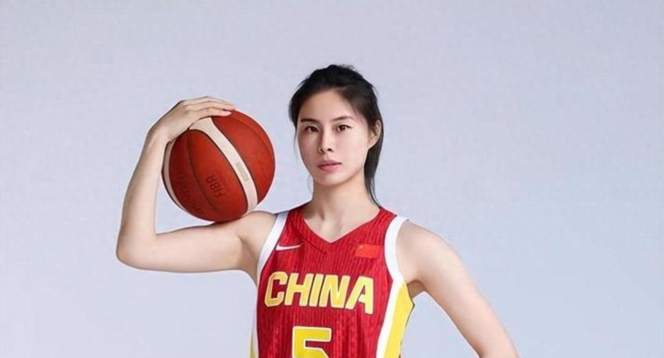 v体育app-中国女篮战胜捷克女篮！听听各界媒体专家怎么说，苏群一针见血