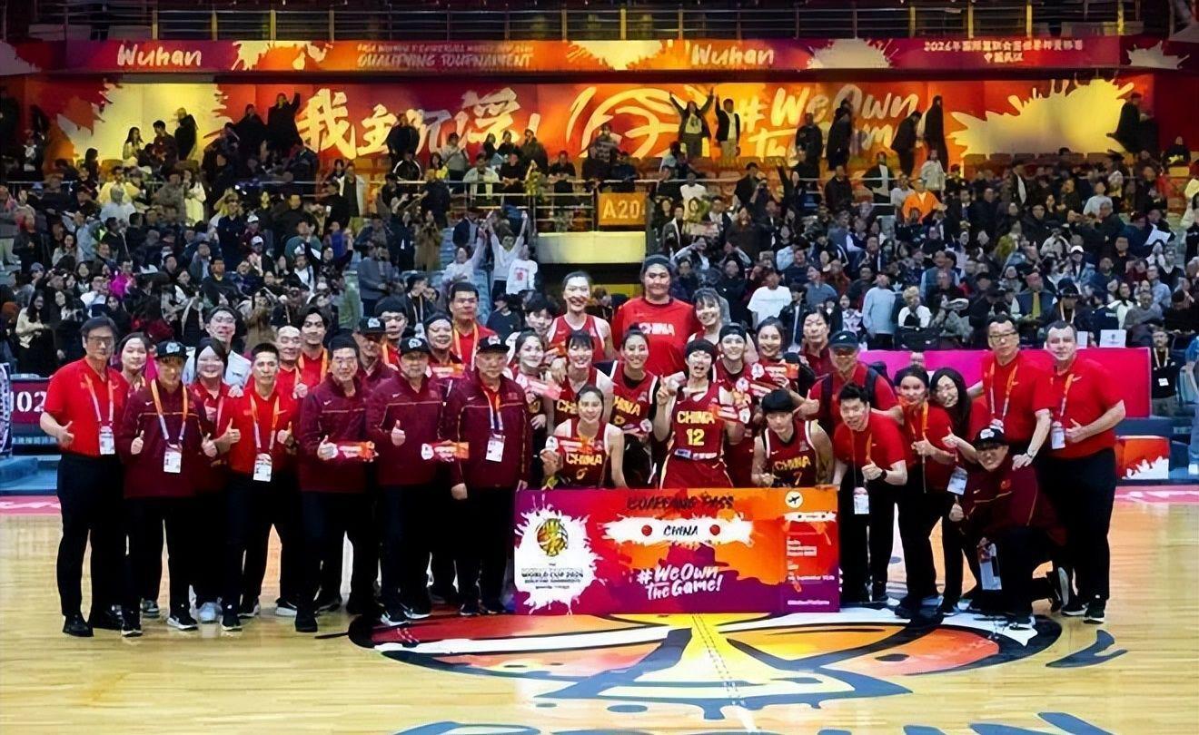 v体育app-中国女篮战胜捷克女篮！听听各界媒体专家怎么说，苏群一针见血