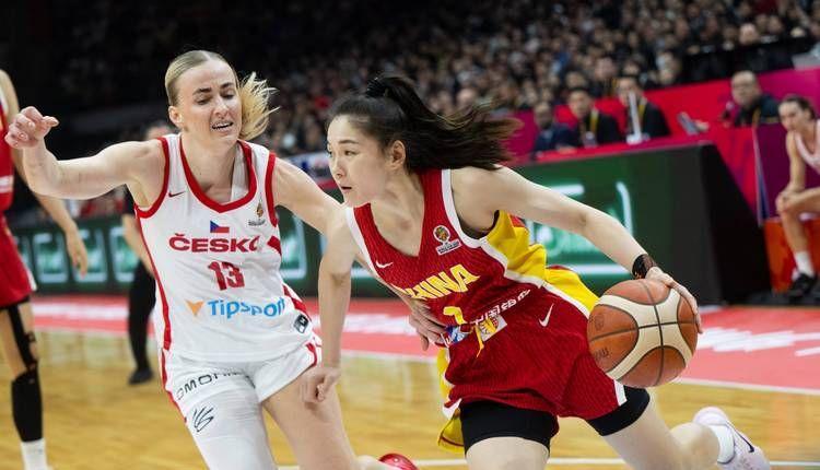 v体育app-中国女篮战胜捷克女篮！听听各界媒体专家怎么说，苏群一针见血