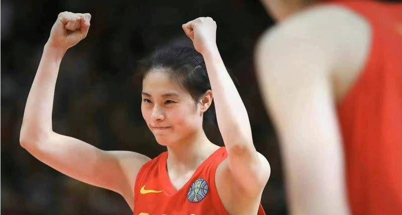 v体育app-中国女篮战胜捷克女篮！听听各界媒体专家怎么说，苏群一针见血