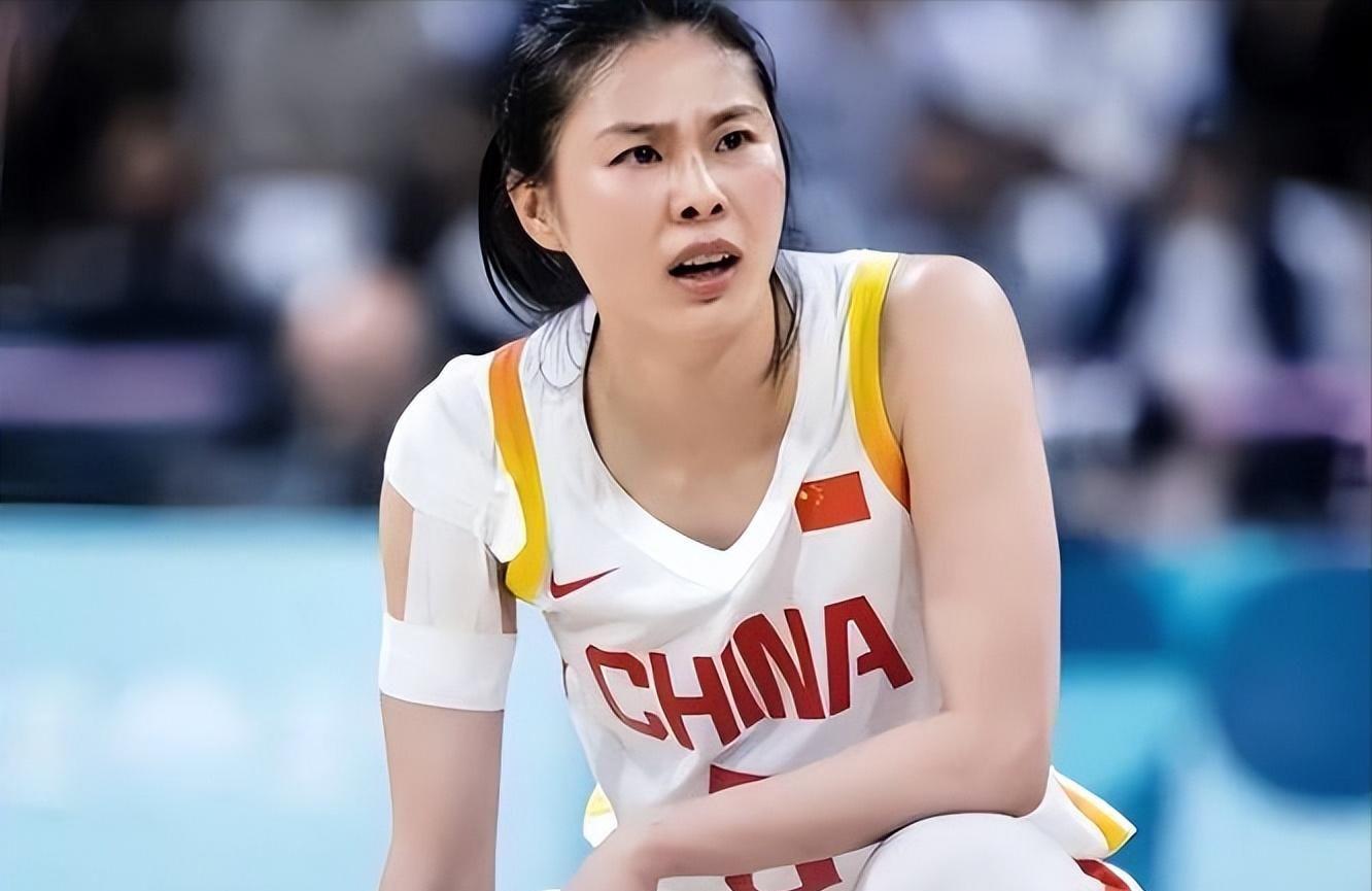 v体育app-中国女篮战胜捷克女篮！听听各界媒体专家怎么说，苏群一针见血