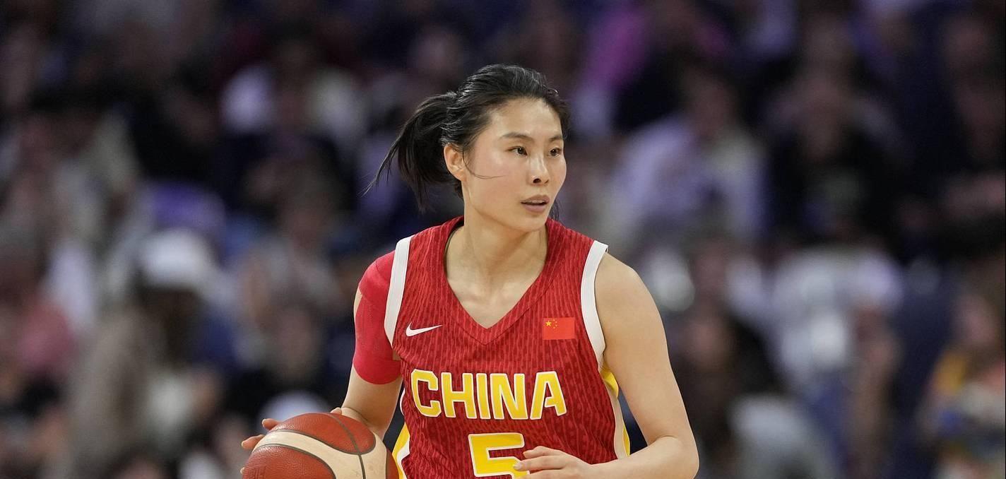 v体育app-中国女篮战胜捷克女篮！听听各界媒体专家怎么说，苏群一针见血