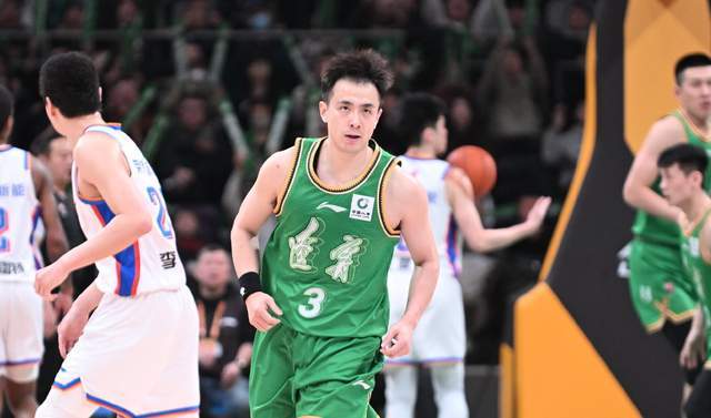 v体育app下载-CBA积分榜最新排名！上海力压广厦排第1，广东第3不稳，7队大乱斗